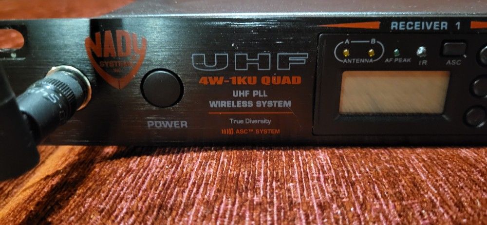 RECEIVER ONLY........Nady 4 W-1KU 1000 Channel Quad Receiver