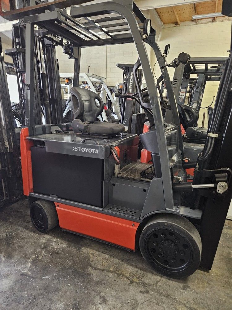 6k Cap Toyot Electric Forklift