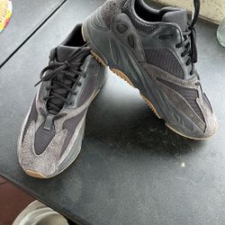 Yeezy 700 Black