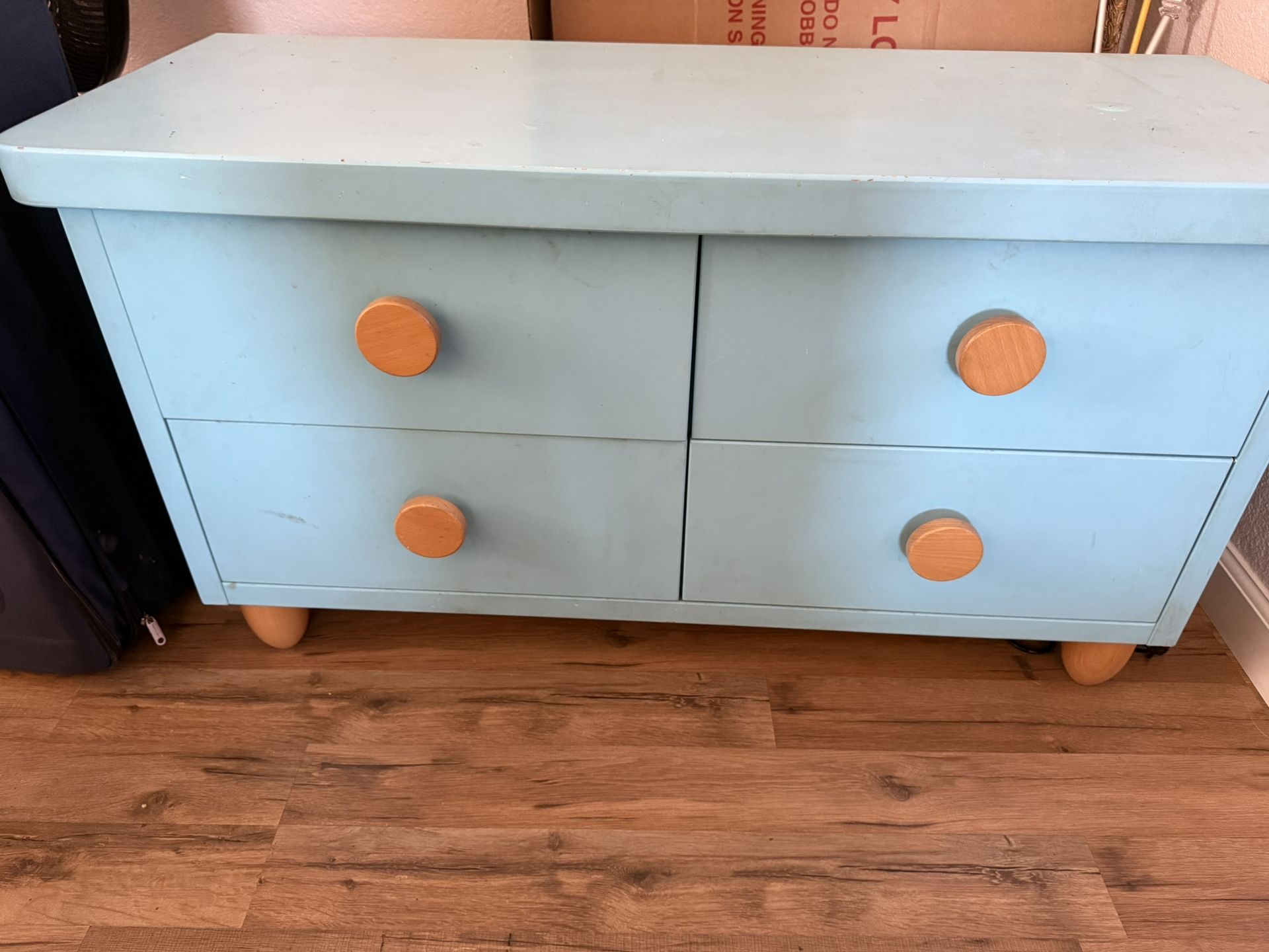 medium Kids Dresser