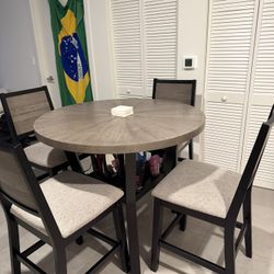 Dinner Table With 4 Chairs