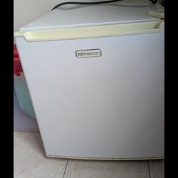 Mini (Dorm) Refrigerator 