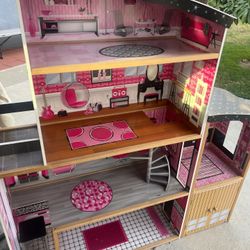 Wooden Dollhouse 
