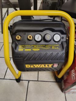 DeWalt 2.5 gallon compresor corded