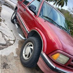 1997 Chevy Blazer4 Door  6 Cyl No Ac Good Tires Reliable