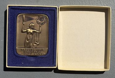 HONORARY BAUSCH & LOMB SCIENCE AWARD MEDAL WITH PROVENANCE PAPERS 1976!