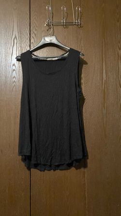 Woman’s shirt sleeveless