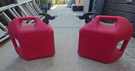 2 5 gallon gas tanks