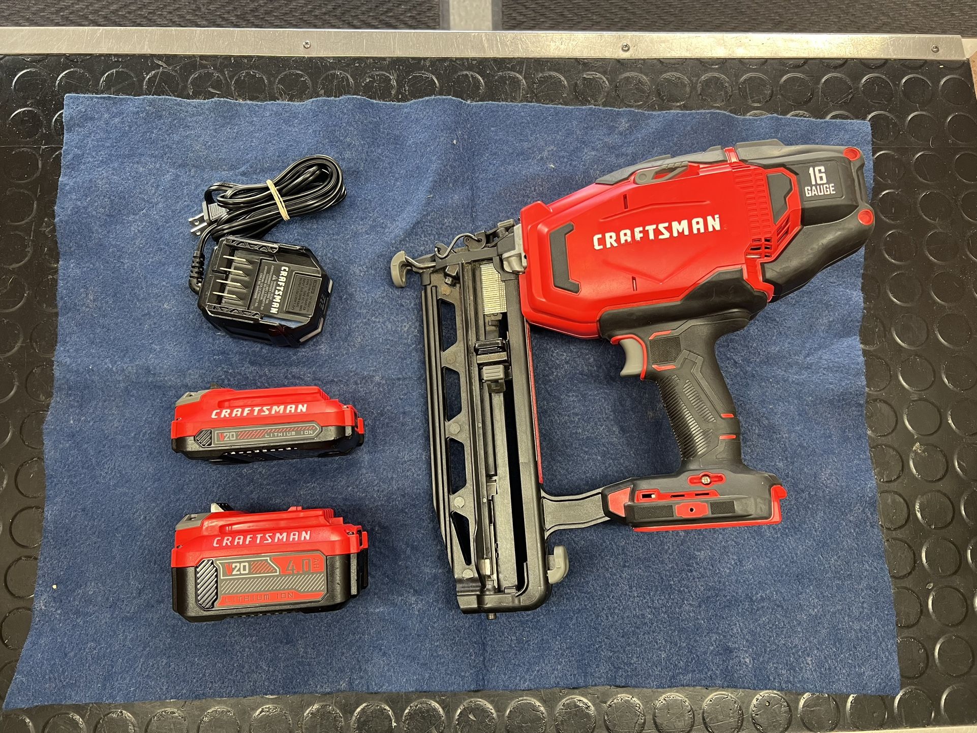 Craftsman 16ga Finish Nailer W/ 2 Batt And Charger (CMCN616)