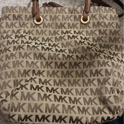  Michael Kors Purse