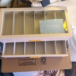 A new pink Lolalet 12-slot sunglasses organizer