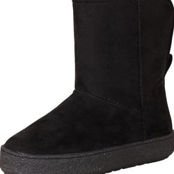 Amazon Essentials Women's Shearling Boot

Size 8.5
