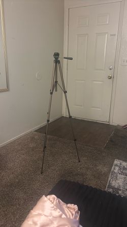 Tripod phone holder