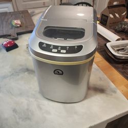 IgLoo Ice Maker