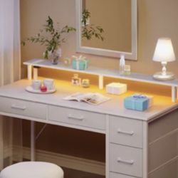 Desk/Vanity With Lights 