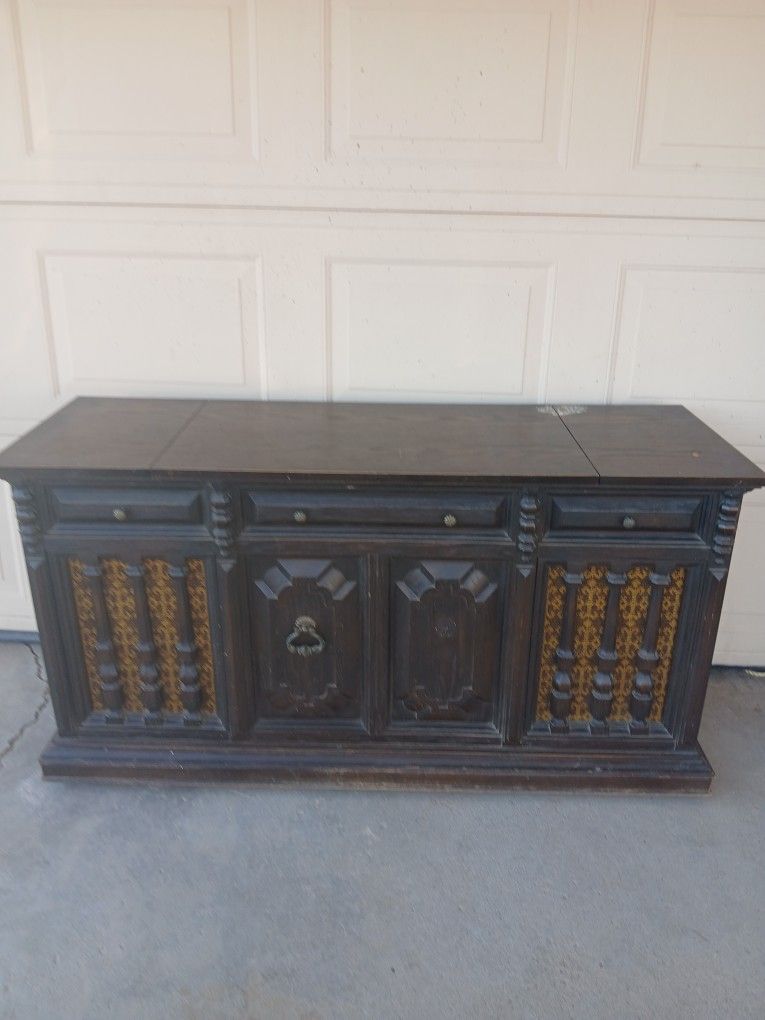 Classic Zenith Stereo Console