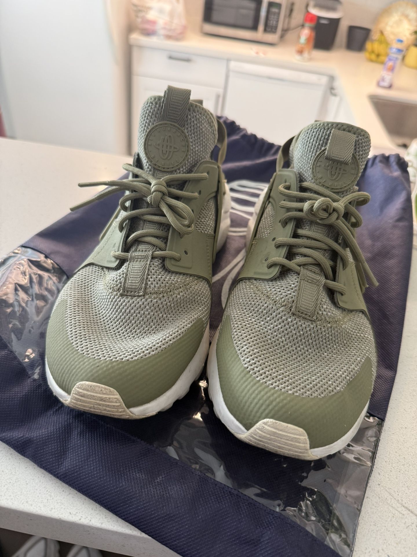 Nike Huaraches Size 9 