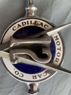 Cadillac Hood display
