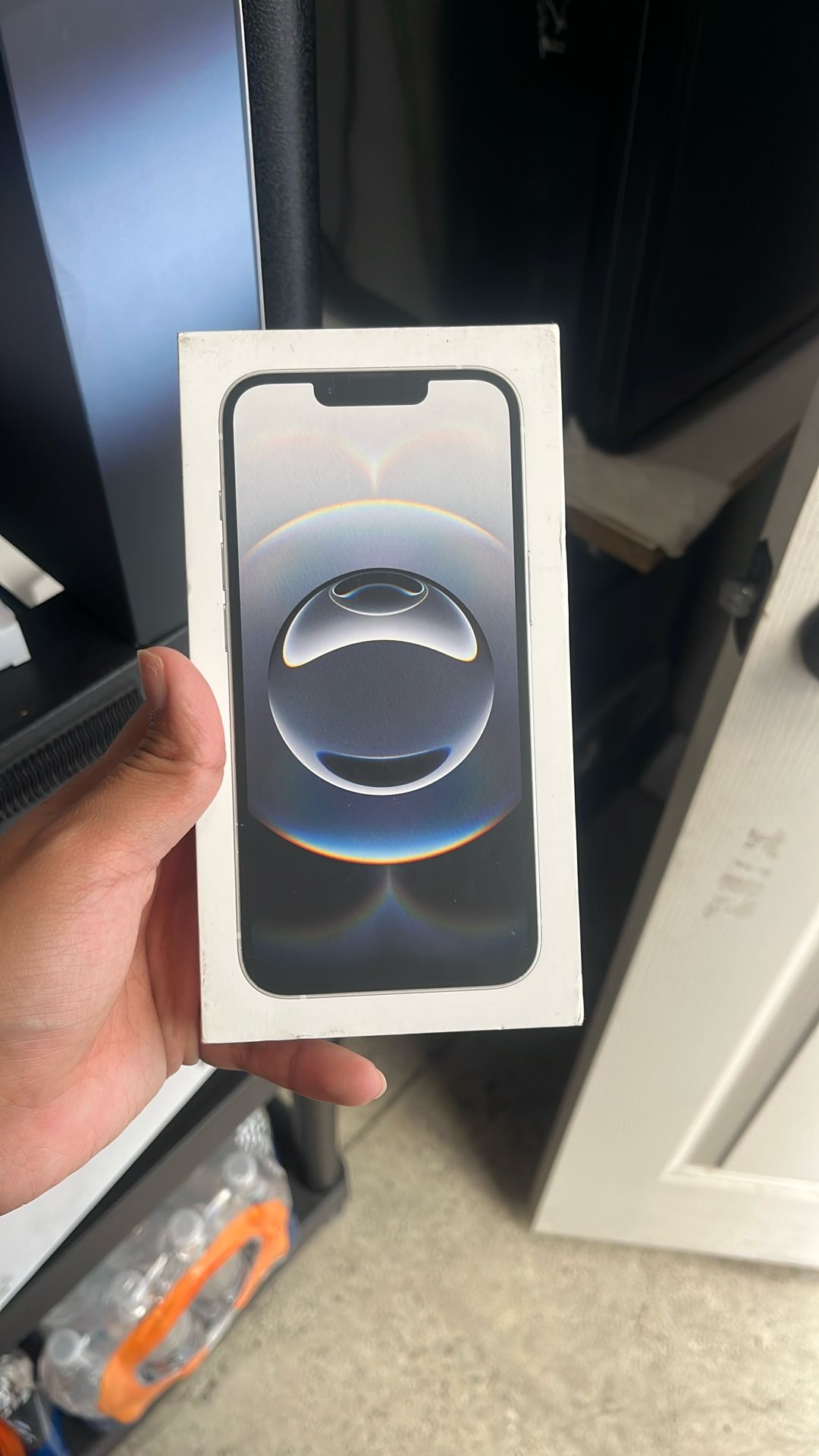 iPhone 16e