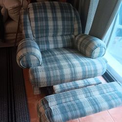 Matching reclining Loveseat and Recliner 75$ OBO