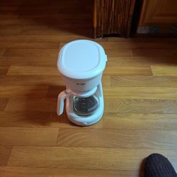 https://offerup.com/redirect/?o=TXIuQ29mZmVl  Coffee Maker
