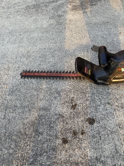 Black & Decker 17” corded hedge trimmer