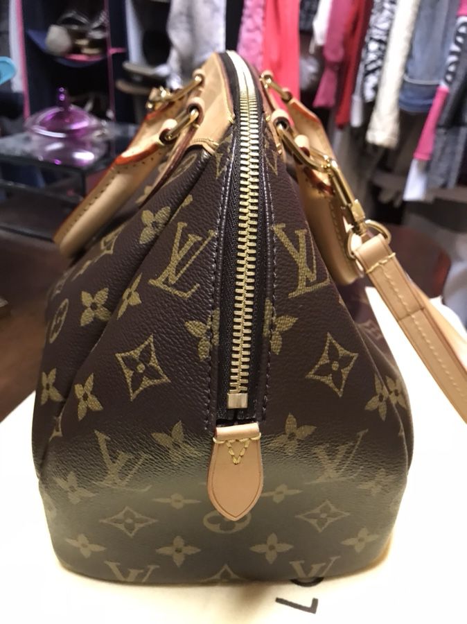 100% authentic LV Crossbody Malle souple for Sale in Gilbert, AZ - OfferUp