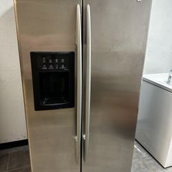 GE Side By Side Refrigerator 