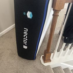 Twin memory foam mattresses/queen wood box spring