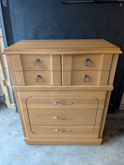 Oak 5-Drawer Dresser