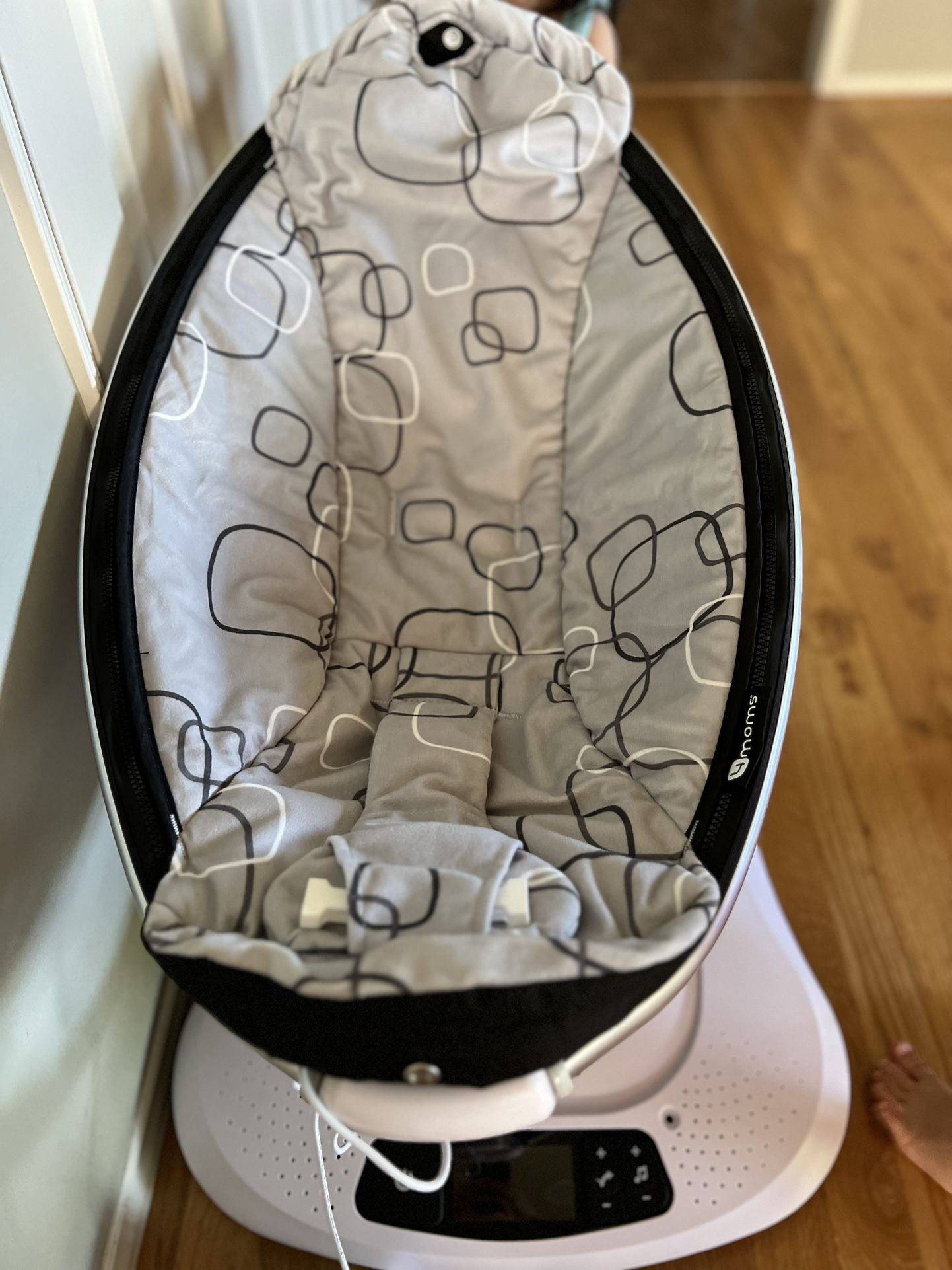 Mamaroo 4mom Multi Motion Baby Swing Like New