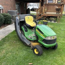 John Deere LA 110  Lawn Tractor 