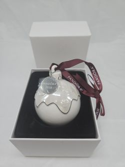 New 2018 Pandora White Porcelain Snowflake 2.75" Ornament with Box