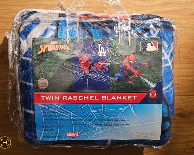 TWIN SIZE MARVEL SPIDER-MAN BLANKET