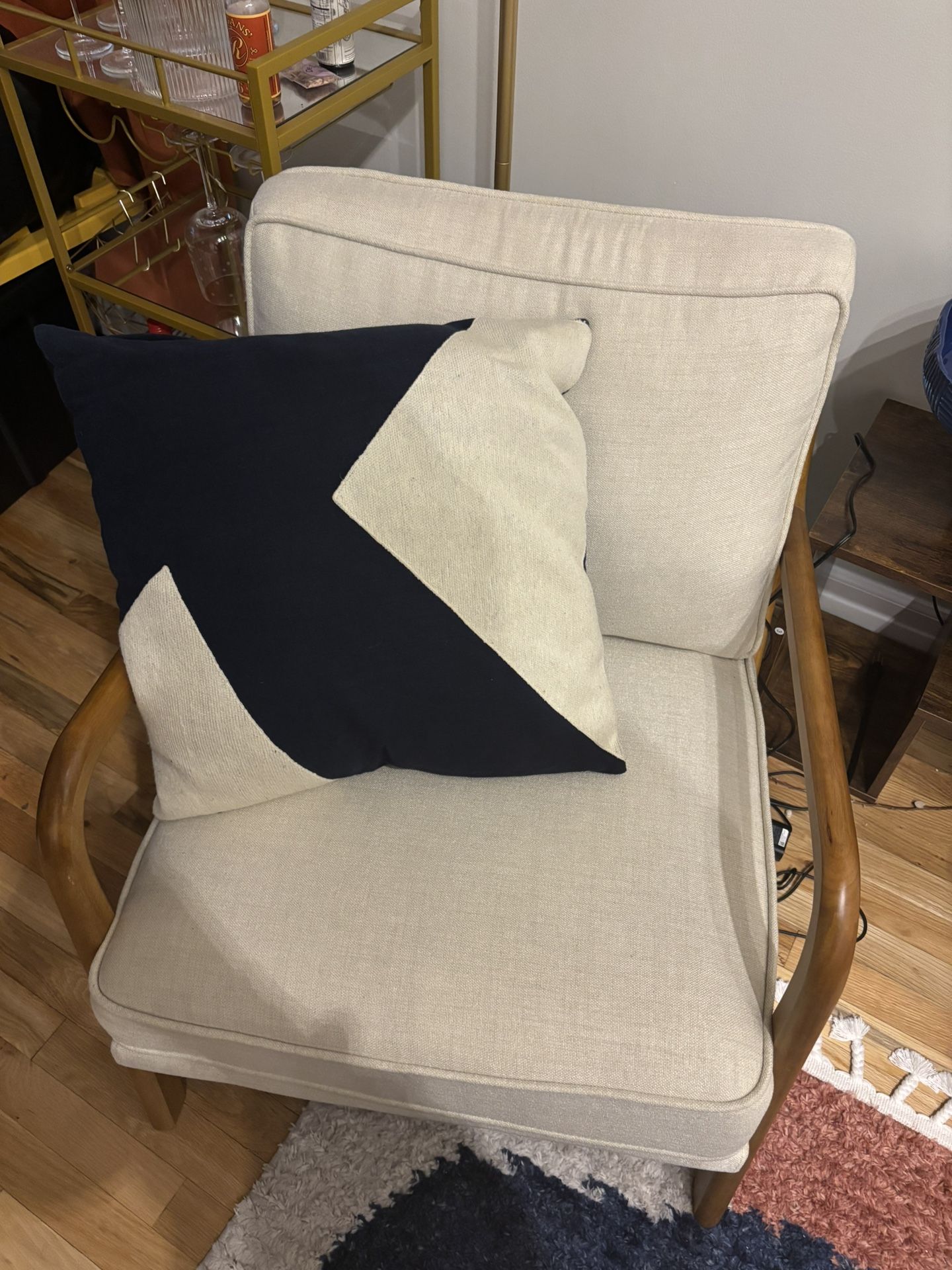Accent Chair W/ Pillow