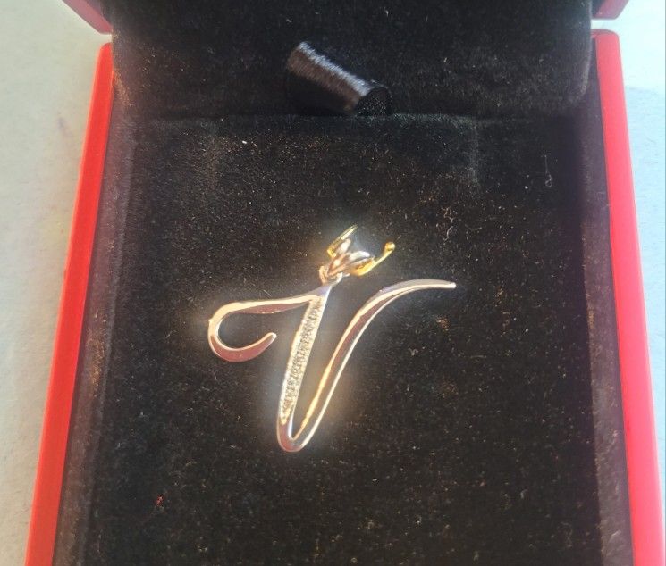 Pendant Letter V with Sparkling Tiny Diamonds