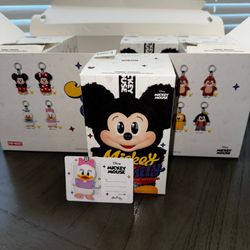 Mickey Friends Keychain Plushie Daisy 