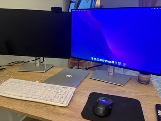 2x Dell Monitors with Silver Stand
