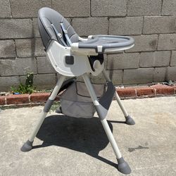 New In The Box 2in1 Convertible Baby Highchair w Underneath Basket 