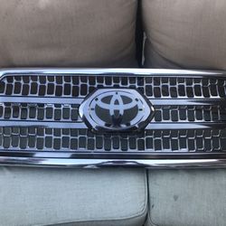 2016-2018 Toyota Tacoma Front Grille