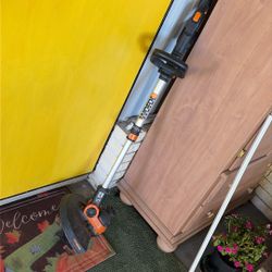 Works 20 Volt String Trimmer With Good Battery