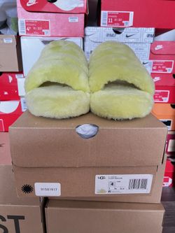 UGG K FLUFF YEAH SLIDE Size 4