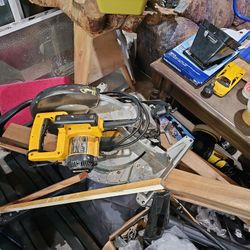 DEWALT MITER SAW 12"