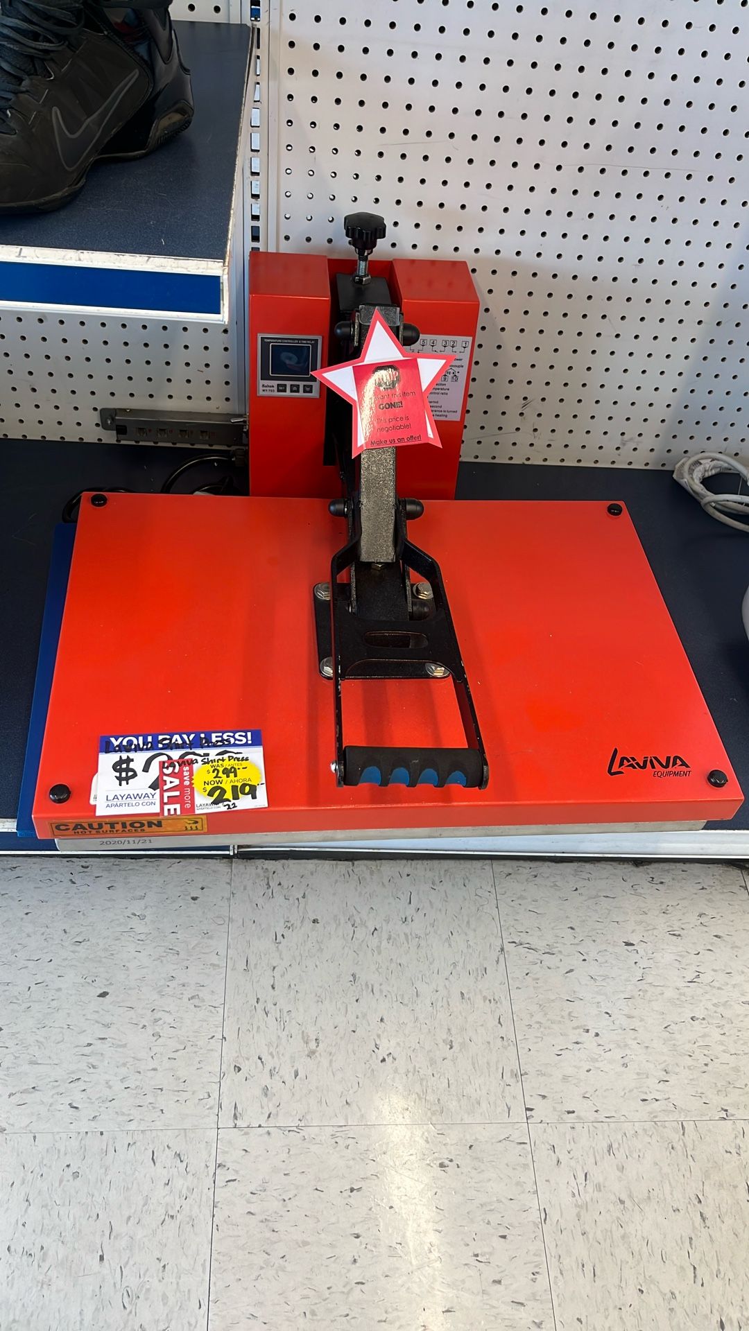 Laviva Equipment Shirt Press