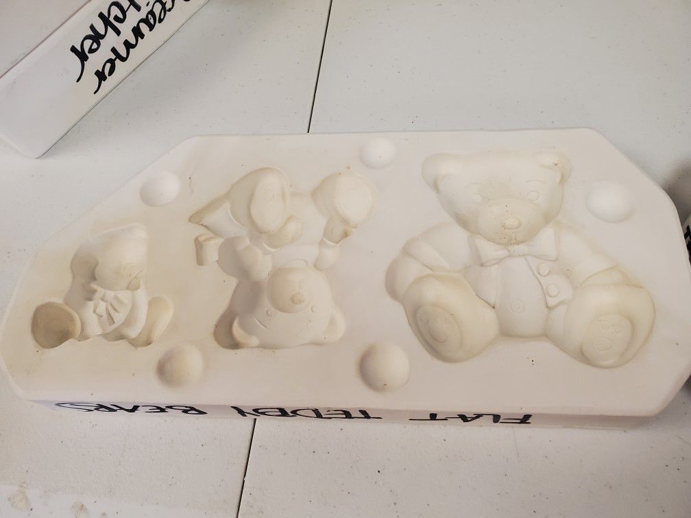 Leon's Mold Of Flat Teddy Bears