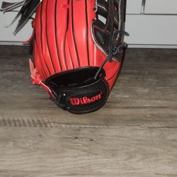2022 wilson A2000 13.5" Softball glove