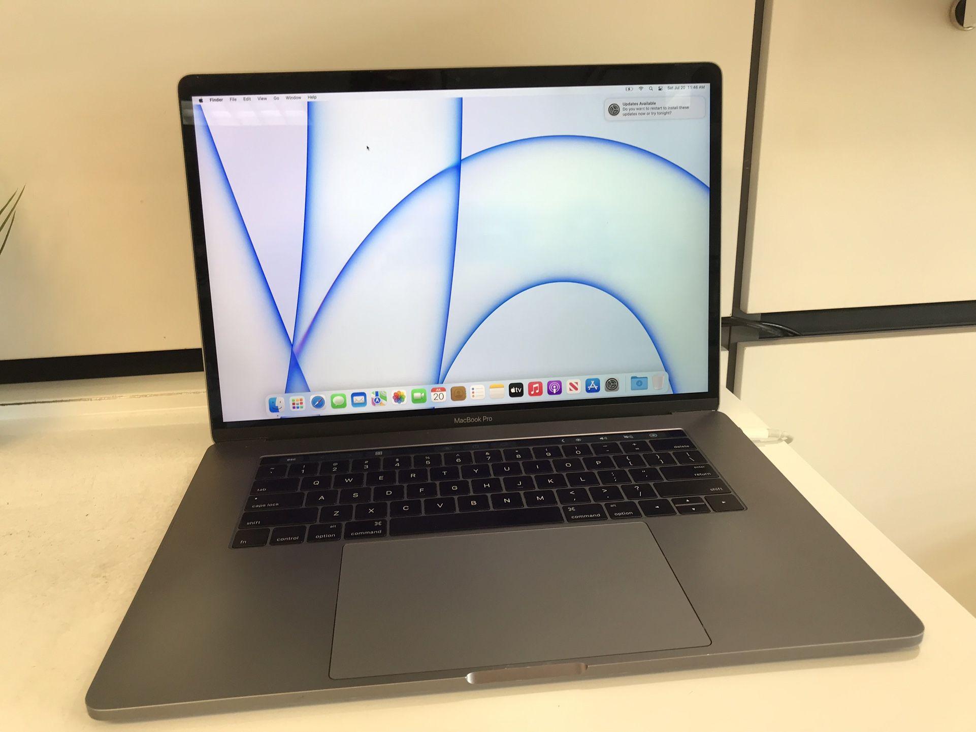 15” MacBook Pro Touchbar i7