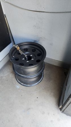 Estoy vendiendo. 2 rines son para Toyota tacoma son 15×7