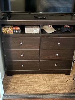 (6) Drawer Dresser