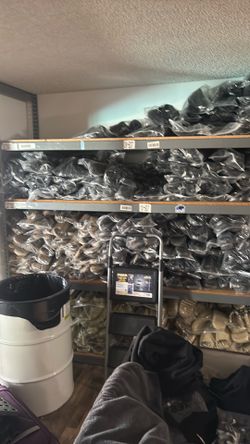 YEEZY SLIDES WHOLESALE OR SINGLES